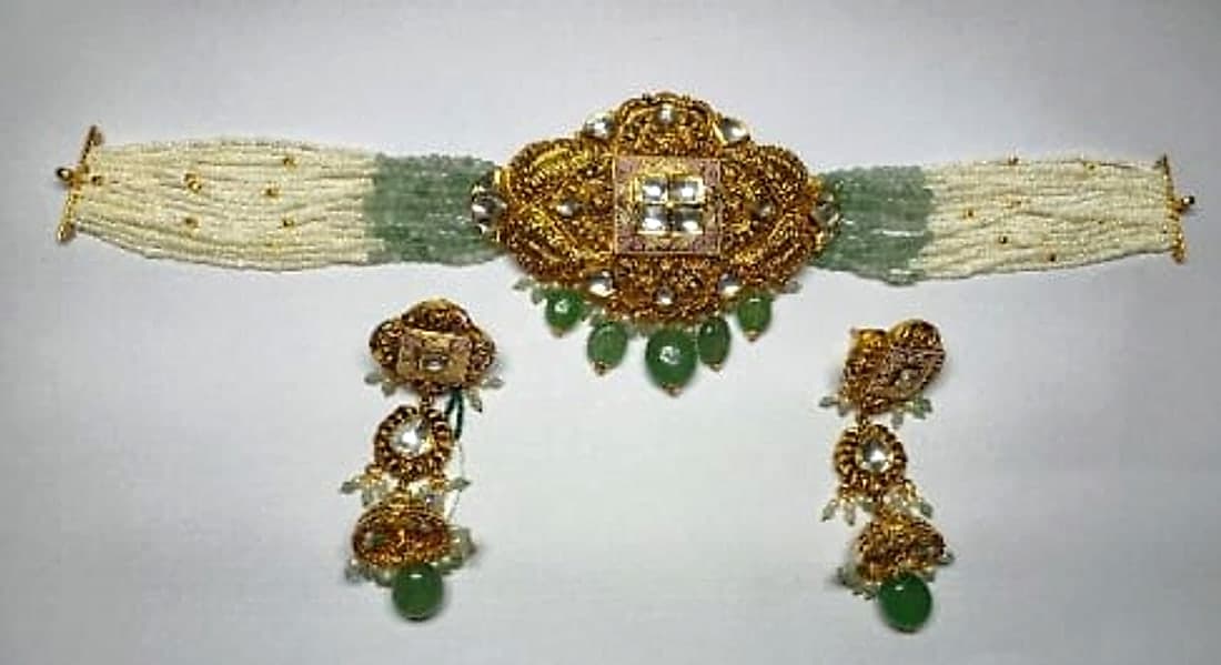 Saanjh Emerald Pearl Choker