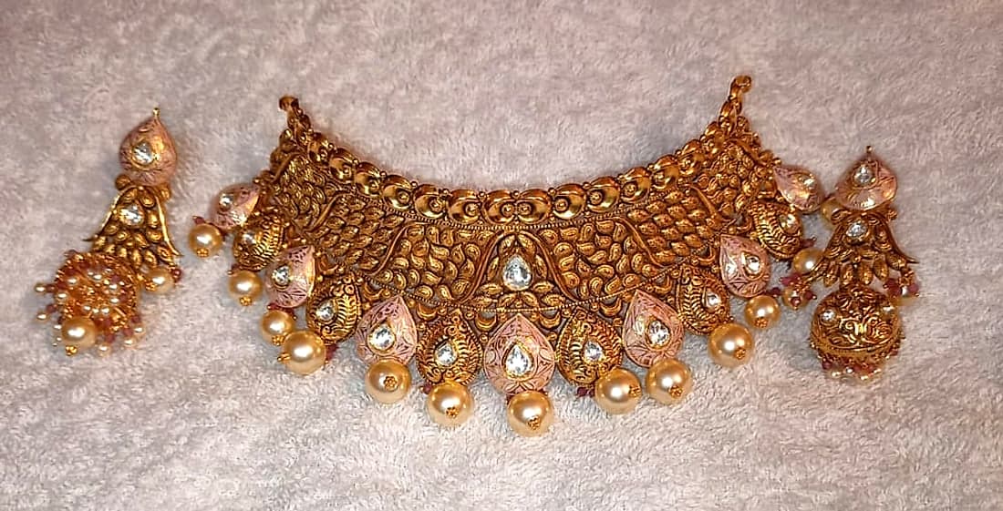 Roohi Antique Pearl Choker