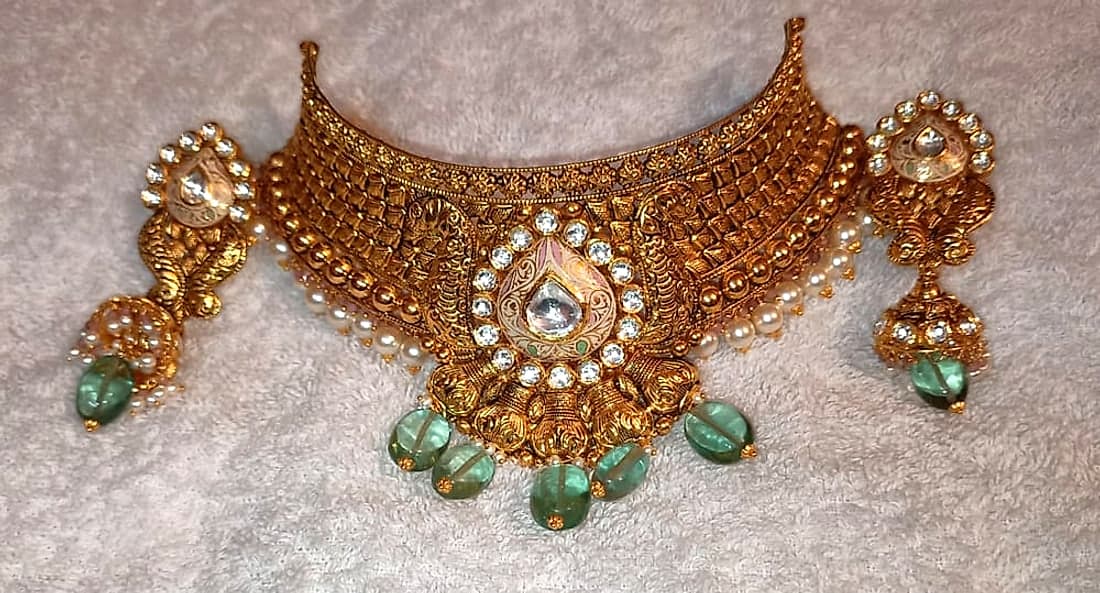 Riya Kundan Pearl Choker