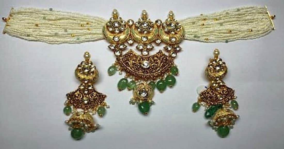 Vrinda Emerald Pearl Choker